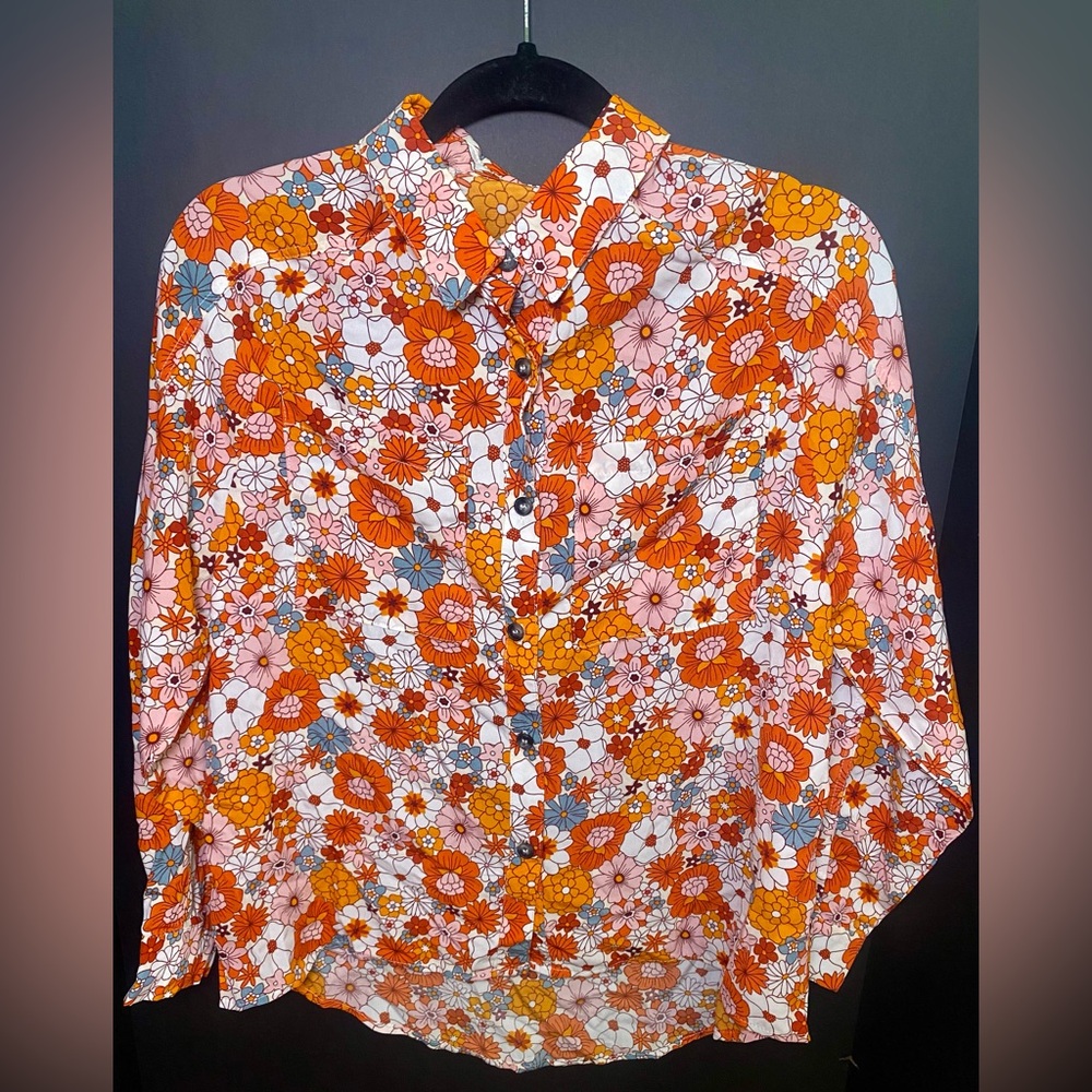 NWT Boutique Floral Button-Up‎ Shirt